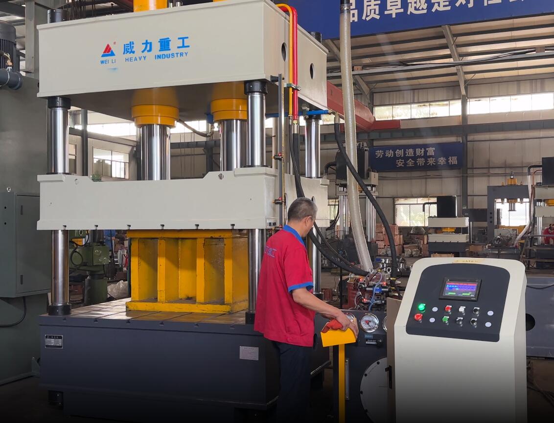 315噸四柱式拉伸壓力機(jī)（淺拉伸、深拉伸）